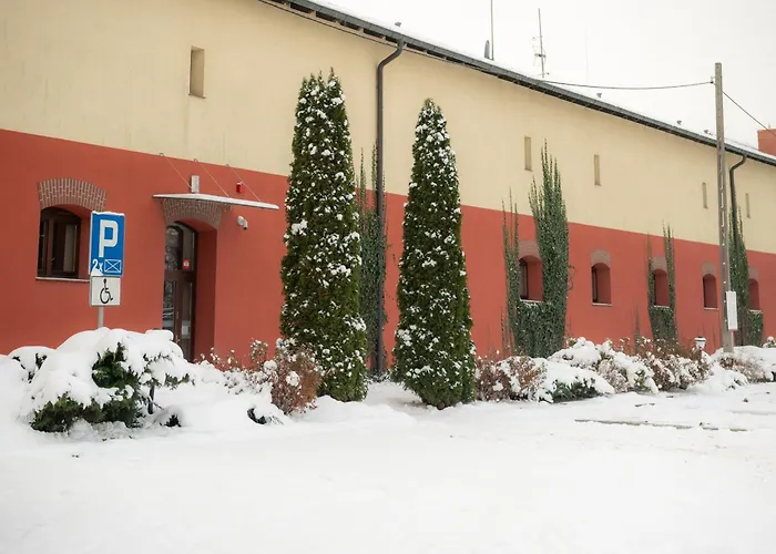 Centrum Edukacyjno-rozwojowe Pawlowice - Bezplatny Parking 3* Вроцлав