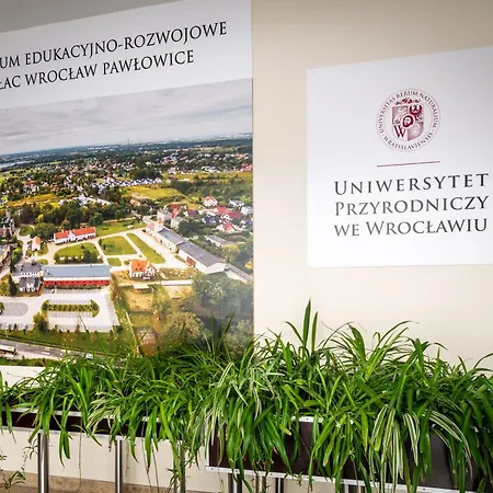 Centrum Edukacyjno-rozwojowe Pawlowice - Bezplatny Parking 3* Wrocław