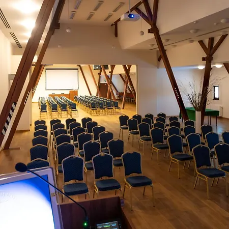 Centrum Edukacyjno-rozwojowe Pawlowice - Bezplatny Parking Вроцлав