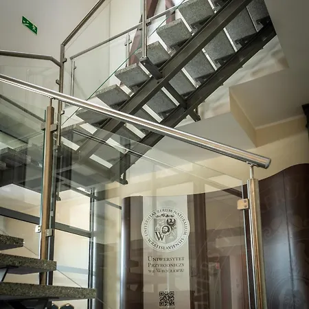 Centrum Edukacyjno-rozwojowe Pawlowice - Bezplatny Parking Отель *