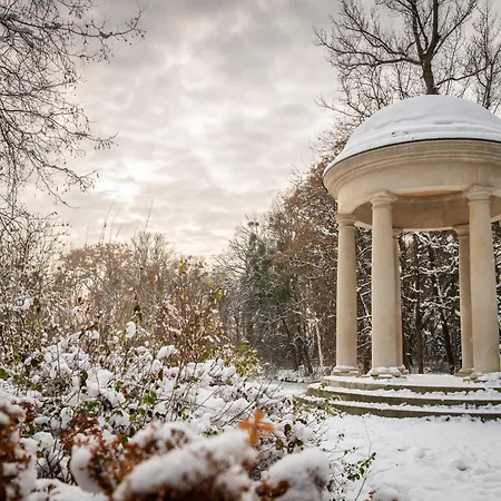 Centrum Edukacyjno-rozwojowe Pawlowice - Bezplatny Parking