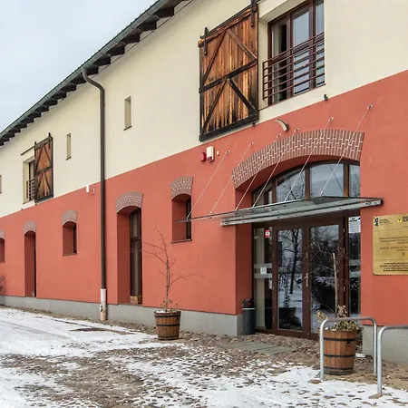 Centrum Edukacyjno-rozwojowe Pawlowice - Bezplatny Parking 3*