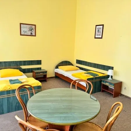 Centrum Edukacyjno-rozwojowe Pawlowice - Bezplatny Parking 3*