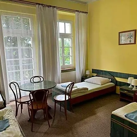 Bed & Breakfast Centrum Edukacyjno-rozwojowe Pawlowice - Bezplatny Parking 3*
