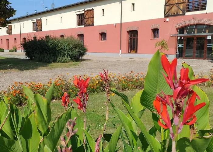 Centrum Edukacyjno-rozwojowe Pawlowice - Bezplatny Parking 3*