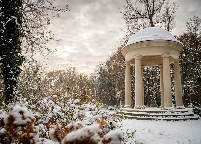 Centrum Edukacyjno-rozwojowe Pawlowice - Bezplatny Parking