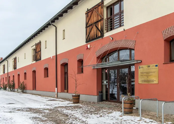 Centrum Edukacyjno-rozwojowe Pawlowice - Bezplatny Parking 3*